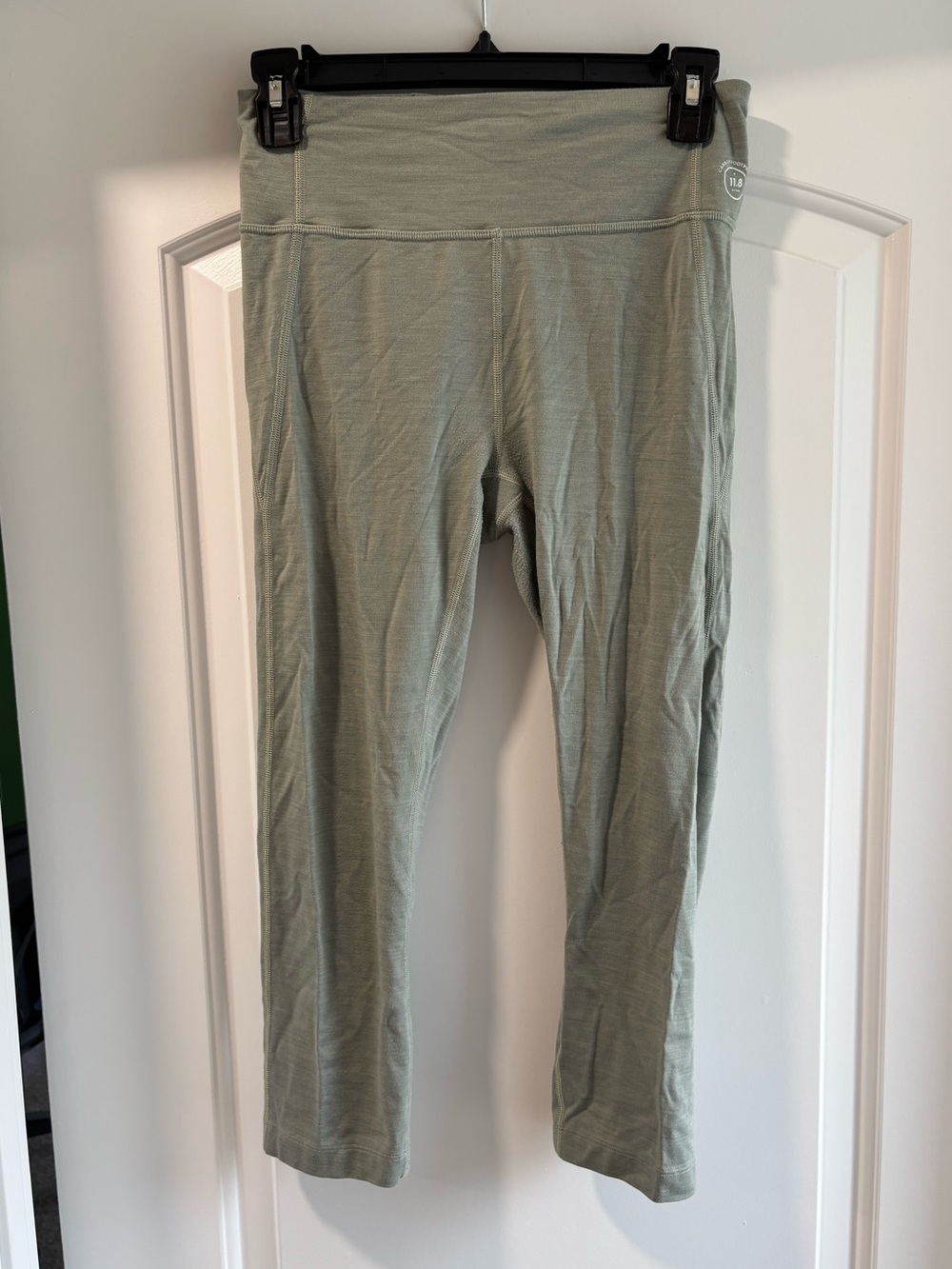 Allbirds 3/4 Length Sage Green Leggings - Picture 2 of 8
